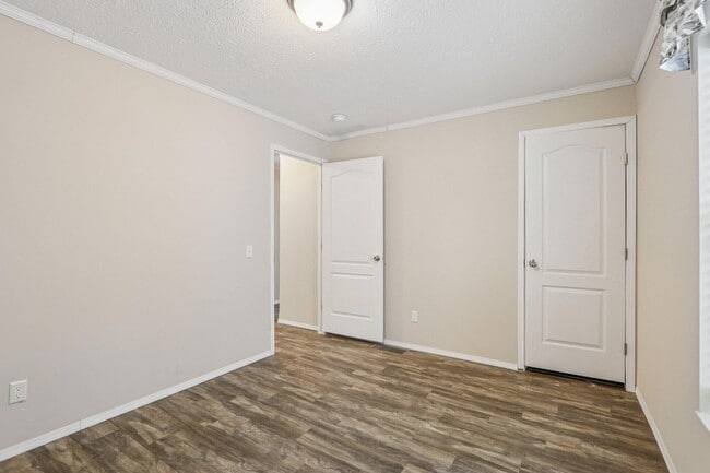 Building Photo - 4704 47th Ave