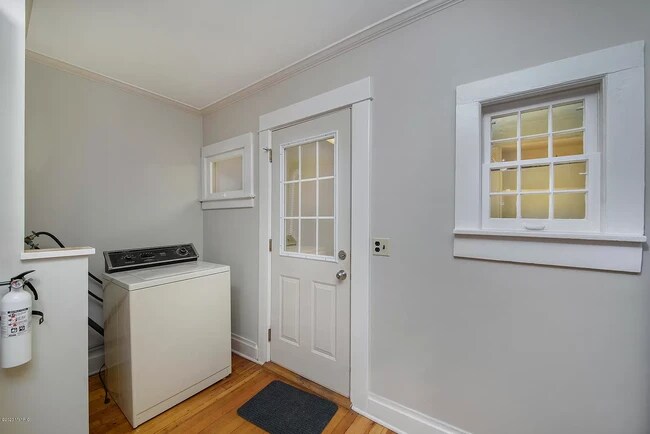 Washer - 408 Hilbert St