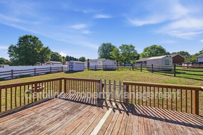 Building Photo - 1607 McFarland Dr
