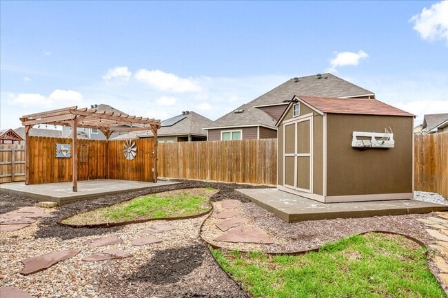 Building Photo - 4/2.5 in Midway ISD