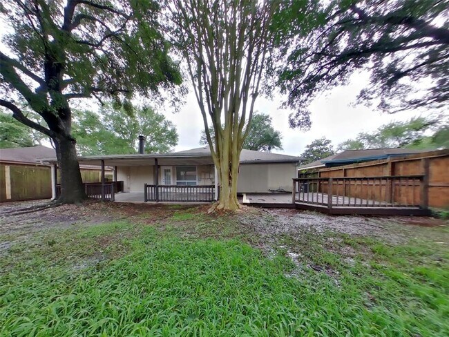 Building Photo - 120 WoodCrest Dr