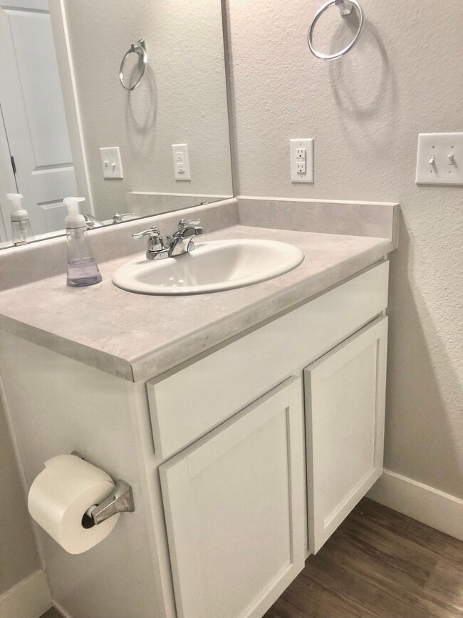 Guest Bathroom - 981 S Sable Blvd