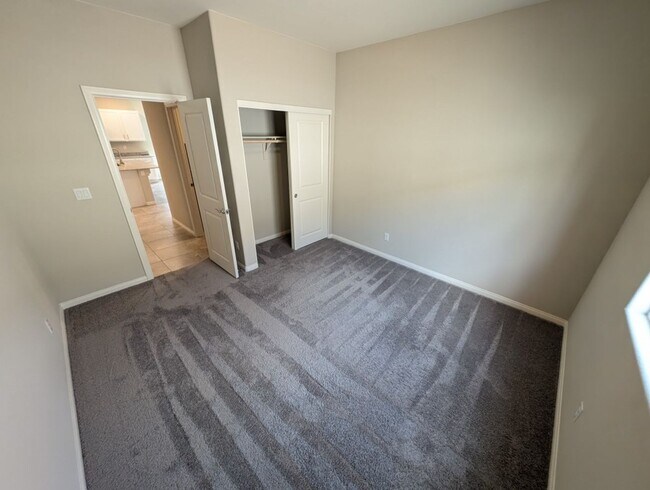 Building Photo - 4333 Glossier Ave