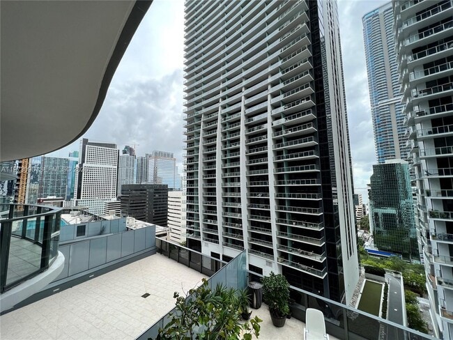 Building Photo - 1000 Brickell Plaza