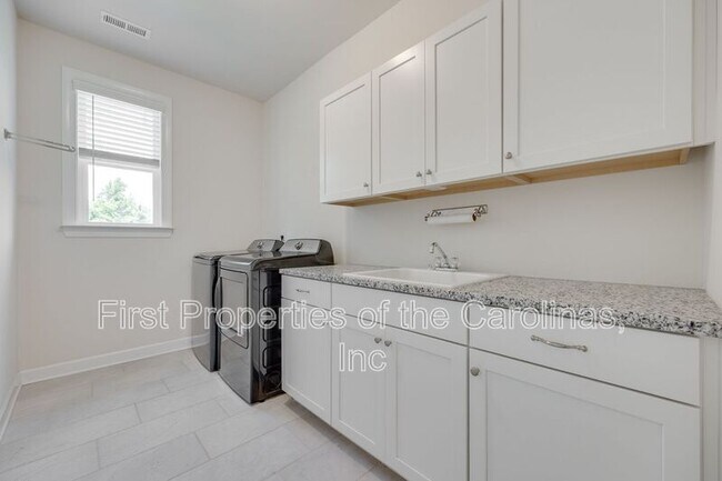 Building Photo - 421 Sandbar Pt