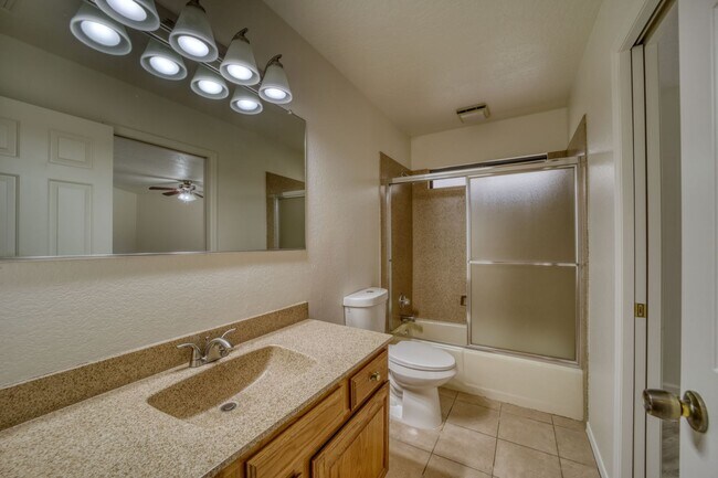 Building Photo - Beauty on Bowstring Drive