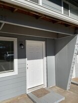 Building Photo - 1805 NE Hillaire Ct