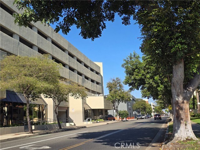 Building Photo - 600 W 3rd St
