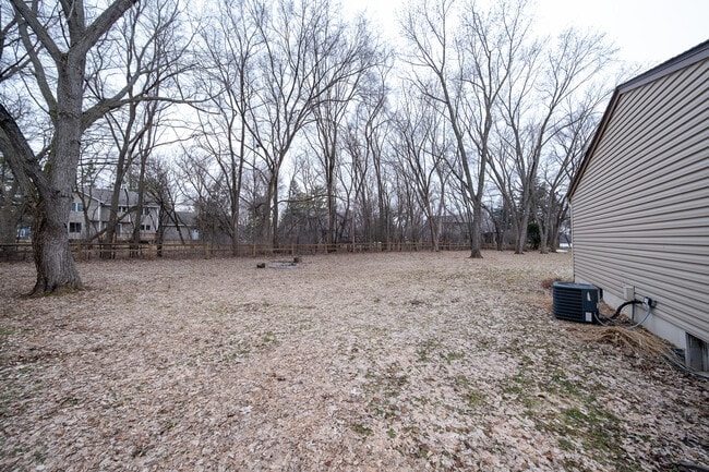 Building Photo - 1410 Juneau Ln N