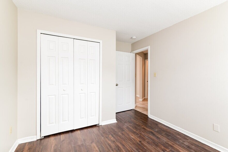 Building Photo - 212 Great Yarmouth Ct