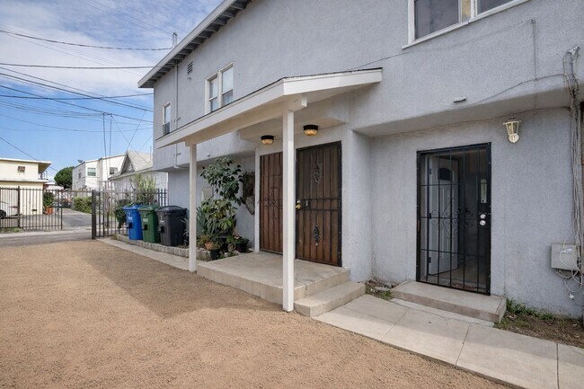 Building Photo - Charming 3BR Duplex in Los Angeles