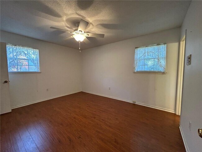 Building Photo - 5359 Emmett Dr