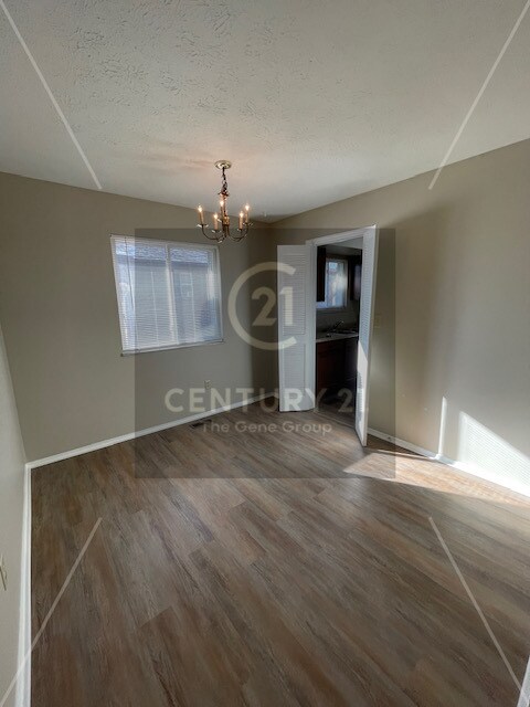 Building Photo - 625 Bright Ave
