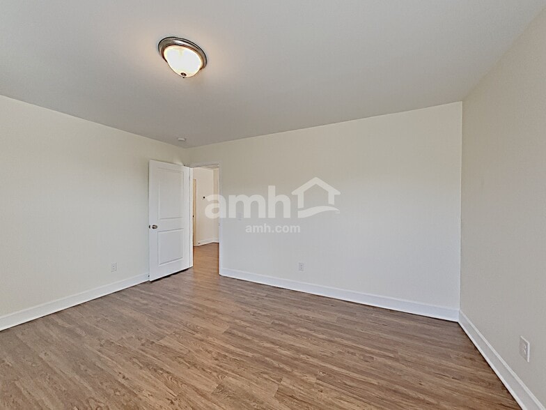 Building Photo - 4948 Chutney Dr