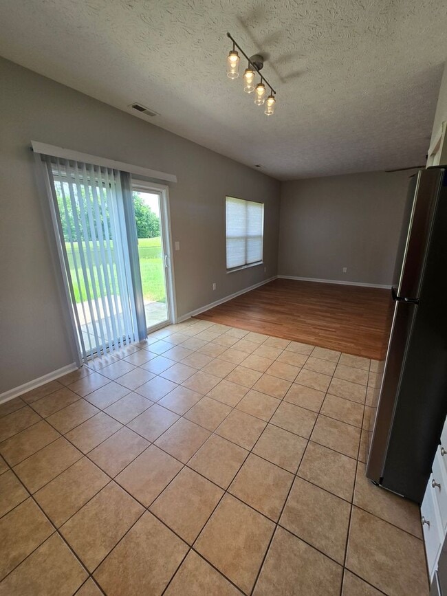Building Photo - Nice Three Bedroom Home in Franklin, IN