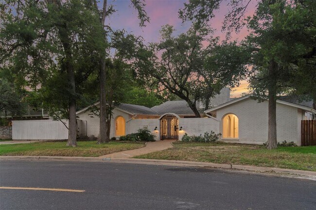 Building Photo - 4202 N Hills Dr