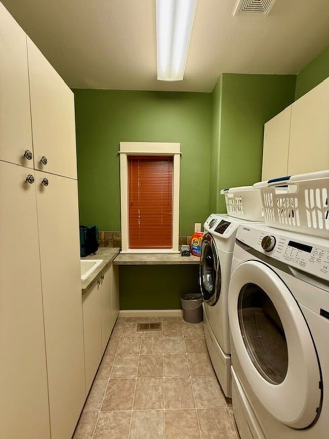 Building Photo - Charming Single-Level 3 BR Retreat in Shev...