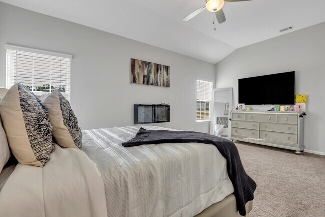 Building Photo - 181 Sunflower Cir NE
