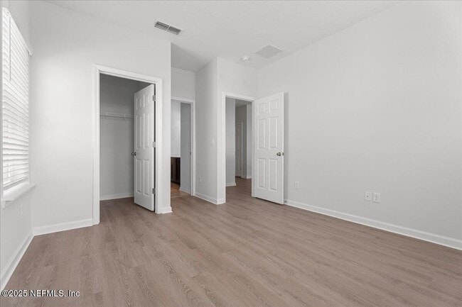 Building Photo - 221 Ness Cir
