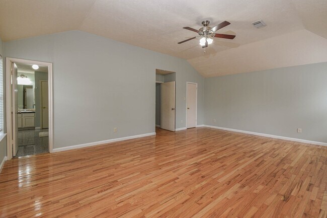 Building Photo - 16818 Parliament St