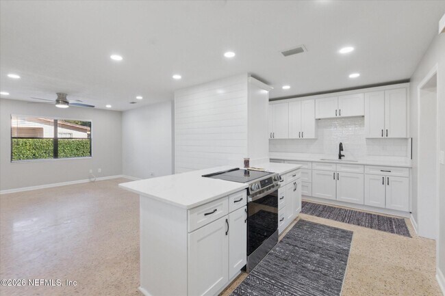 Building Photo - 863 Westgate Dr