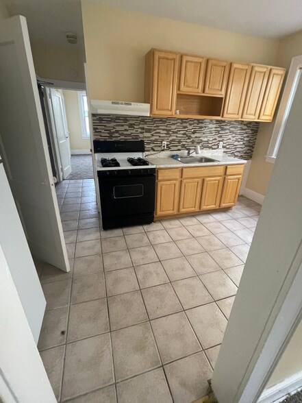 Building Photo - 17-19-19 Fleetwood Pl