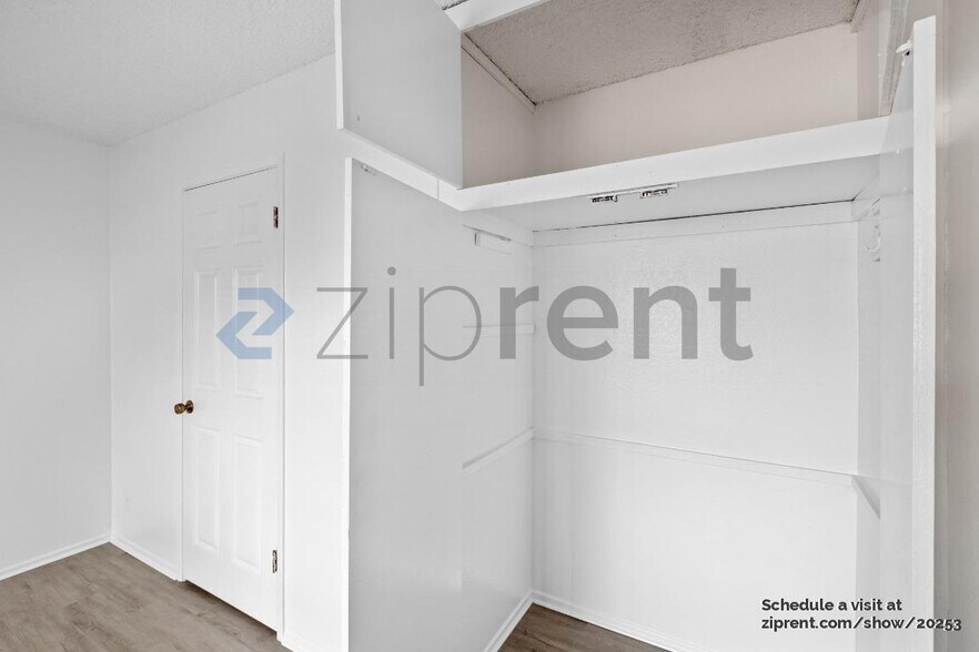Building Photo - 127 11th St