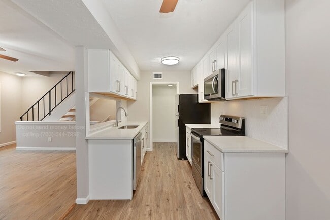 Building Photo - 90 Ridgelawn Rd