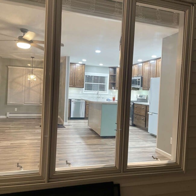Building Photo - 2224 Oakwood Dr
