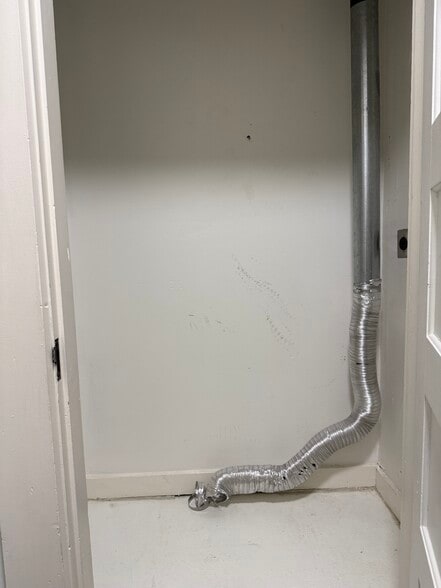Second Floor Laundry - 218 Brown St