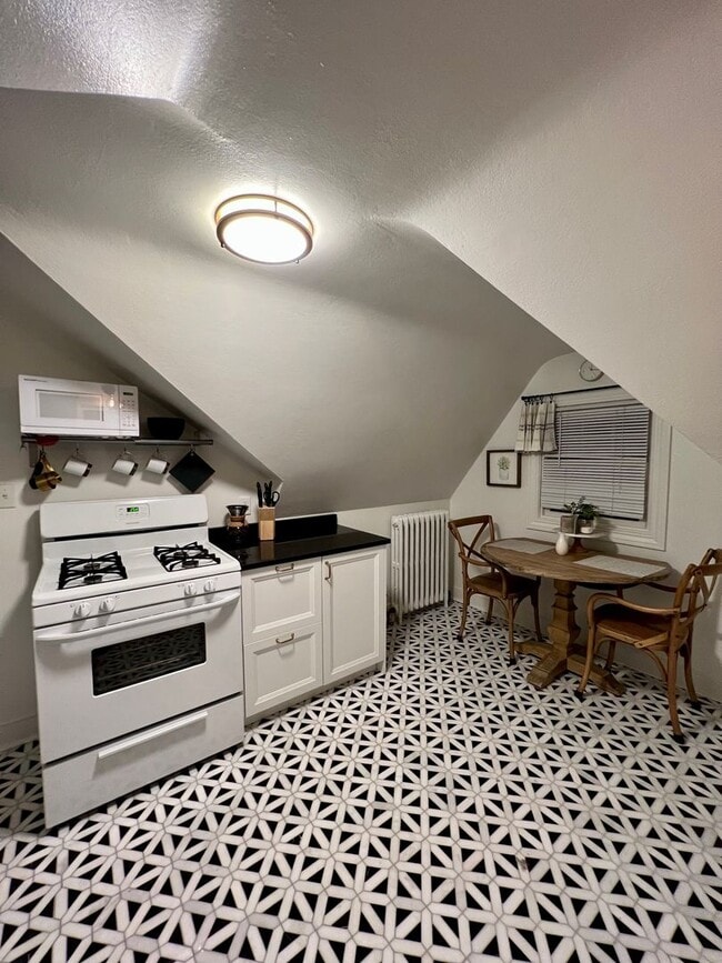 Building Photo - 538 4th Ave NW