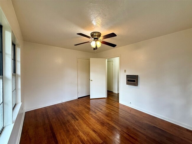 Building Photo - 219 Moore St