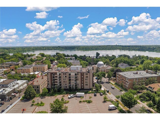 Building Photo - 2800 W 44th St