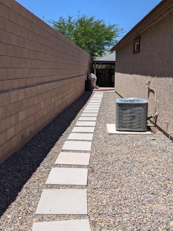 Building Photo - 10242 S Pantano Knolls Dr