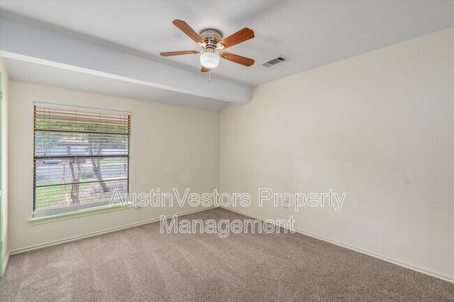 Building Photo - 10057 Woodland Village Dr