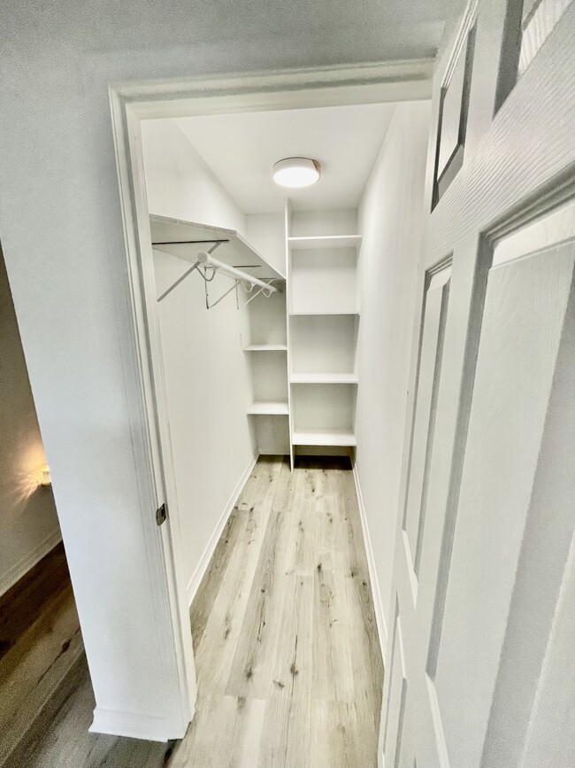 Building Photo - 9305 River Ln