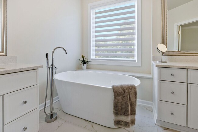 Building Photo - 415 Enclave Ct