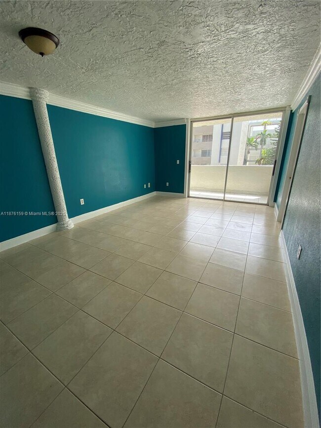 Building Photo - 10090 NW 80th Ct