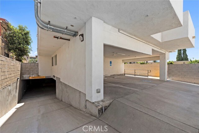 Building Photo - 1409 N Hobart Blvd