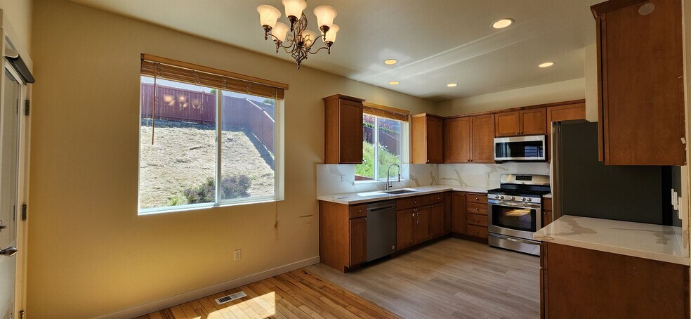 Building Photo - 2567 NE Kensington Ct