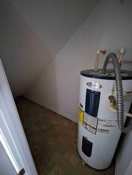 Building Photo - 5833 Benton Rd