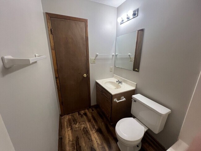 Building Photo - 109 Hickory Grove Dr