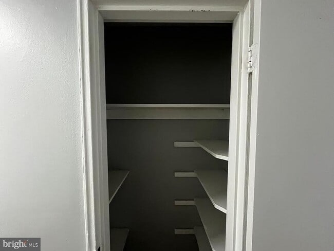 Building Photo - 91 Oak St