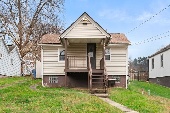 Building Photo - BLACK FRIDAY DEAL! SCORE 50% OFF 1ST MONTH'S RENT IF SIGNED BY NOV. 28! Beautiful 1 Bedroom home ...