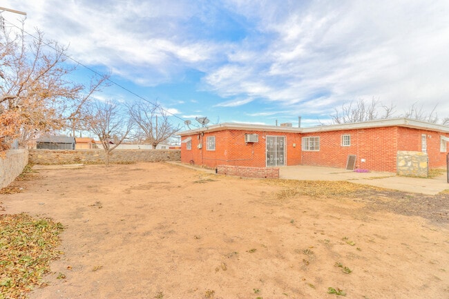 Building Photo - 5108 Mt Hood Dr