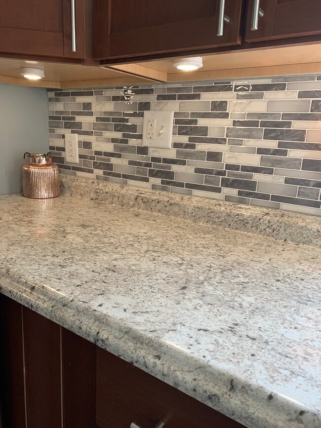 Building Photo - 205 Owen St