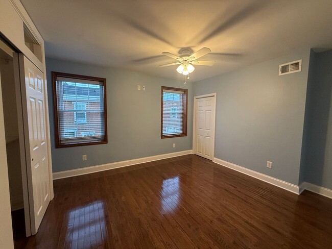 Building Photo - Charming South Philly Home in the Pennsport/Queen Village Area