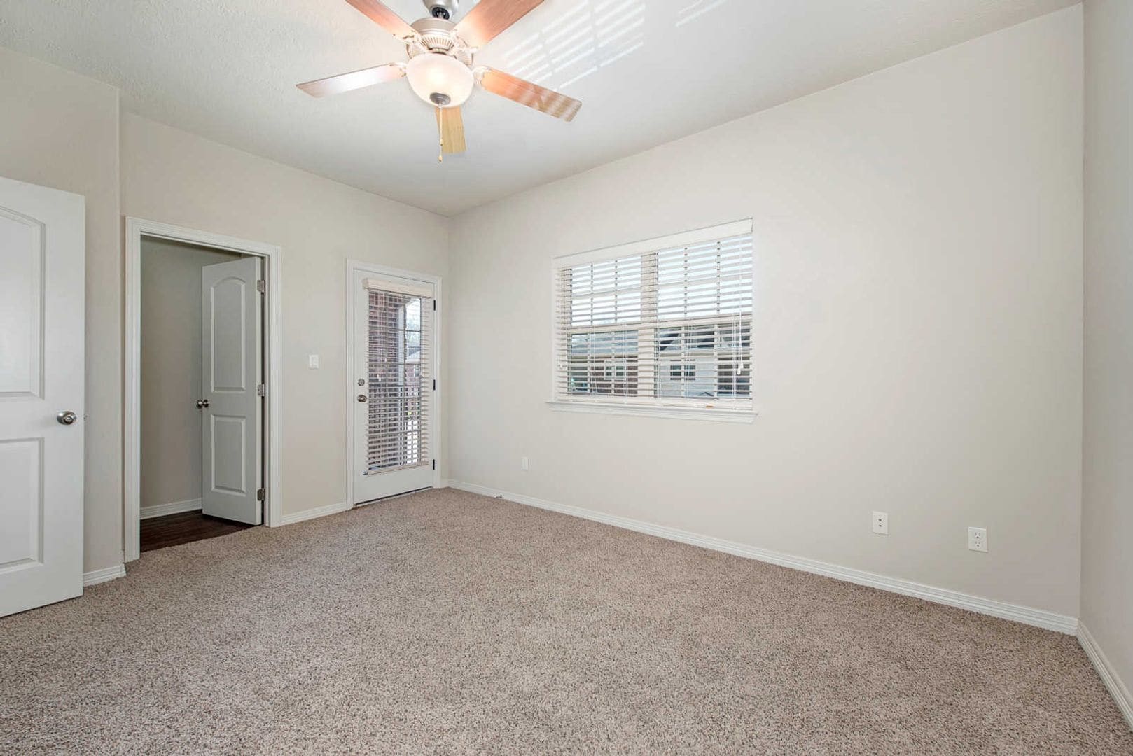 Building Photo - August 2026 Move In! 3 Bed, 3.5 Bath Condo in Great Community!