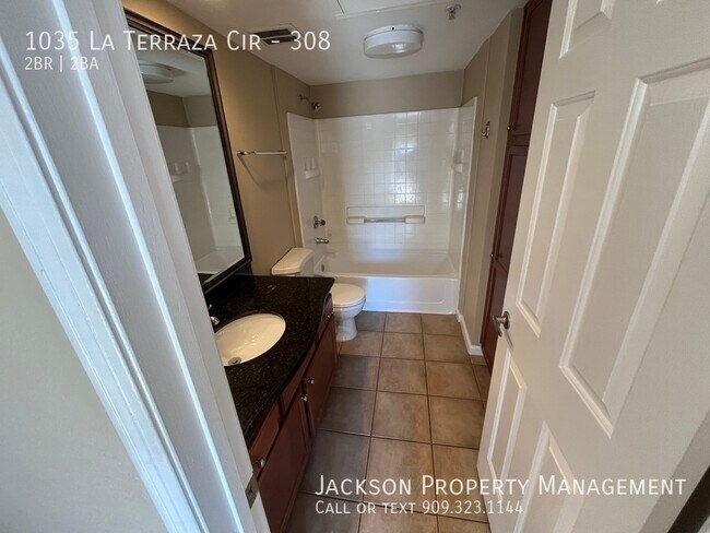 Building Photo - 1035 La Terraza Cir