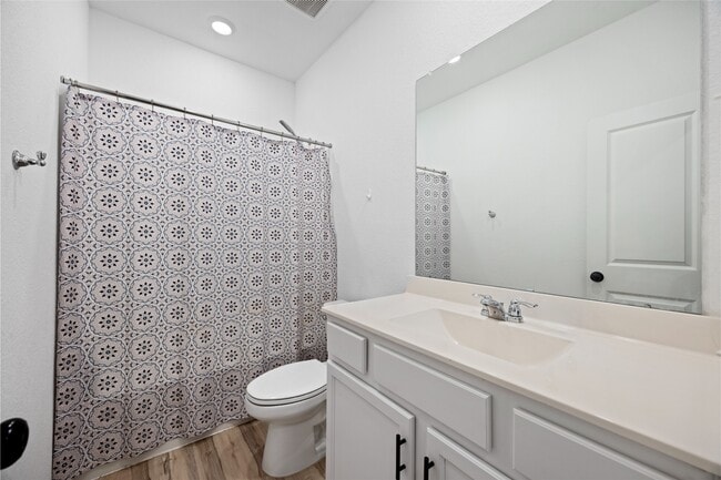 Building Photo - 10417 Pineland Dr